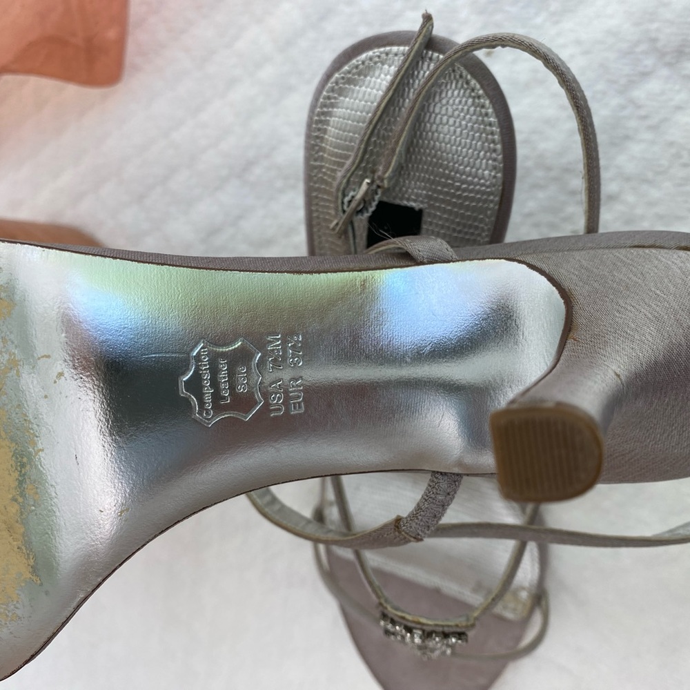 Nina New York Silver Shoes Size 7 1/2 With Dust Bag - Picture 9 of 11